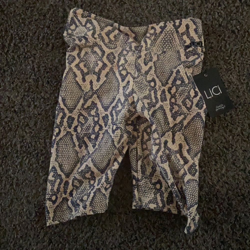 COPY - Python V-Cut Scrunch Biker Shorts